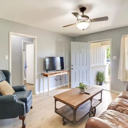 Walk To Eats And Entertainment Home In Brookhaven